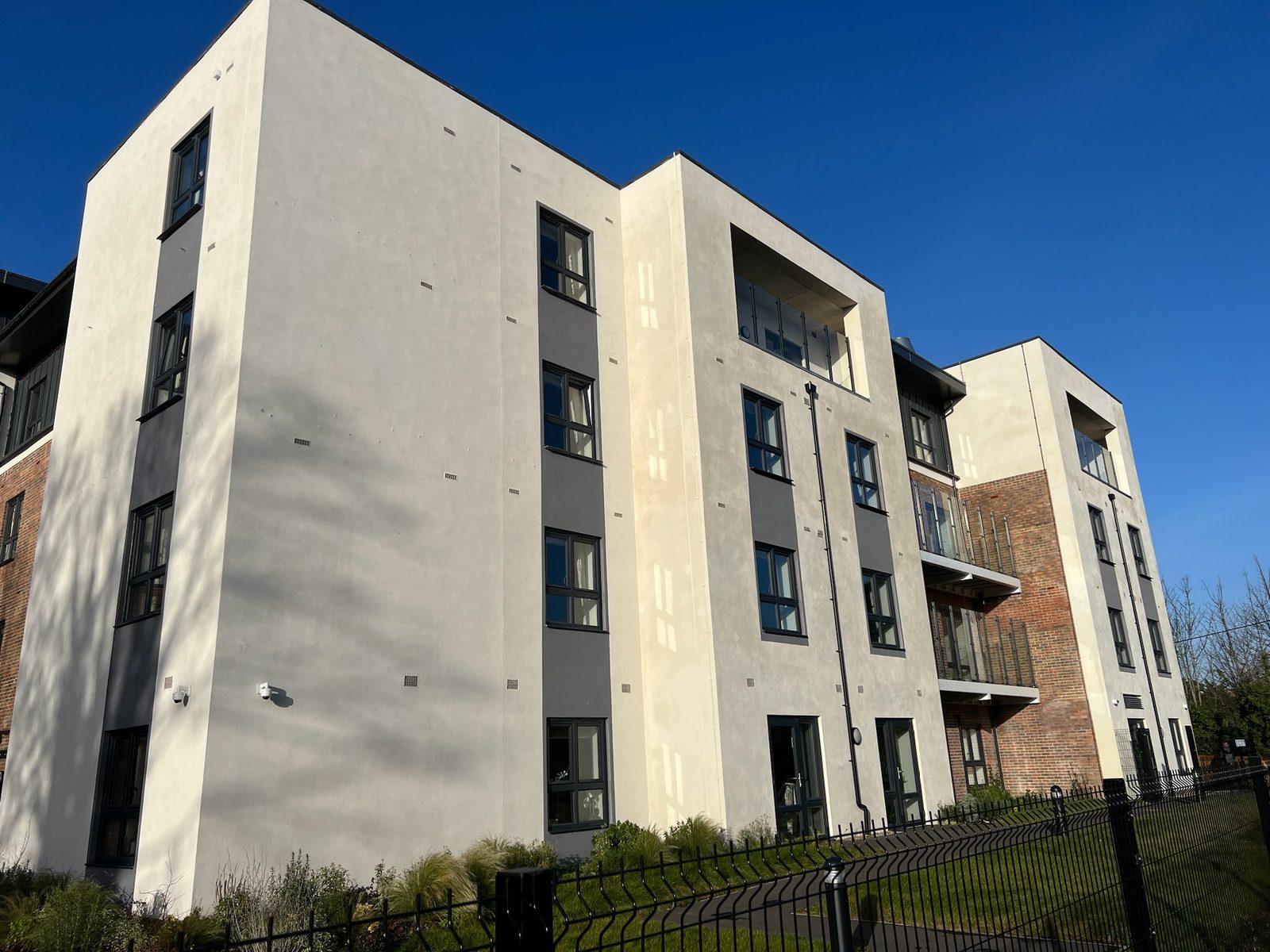 Commercial rendering to apartment building by Morphey Plastering
