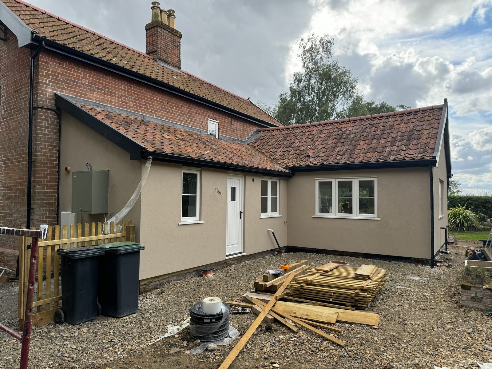 Newly rendered period farmhouse extension in Suffolk